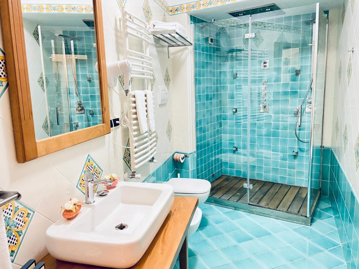 Campagna Waterfalls View Suites Екстериор снимка